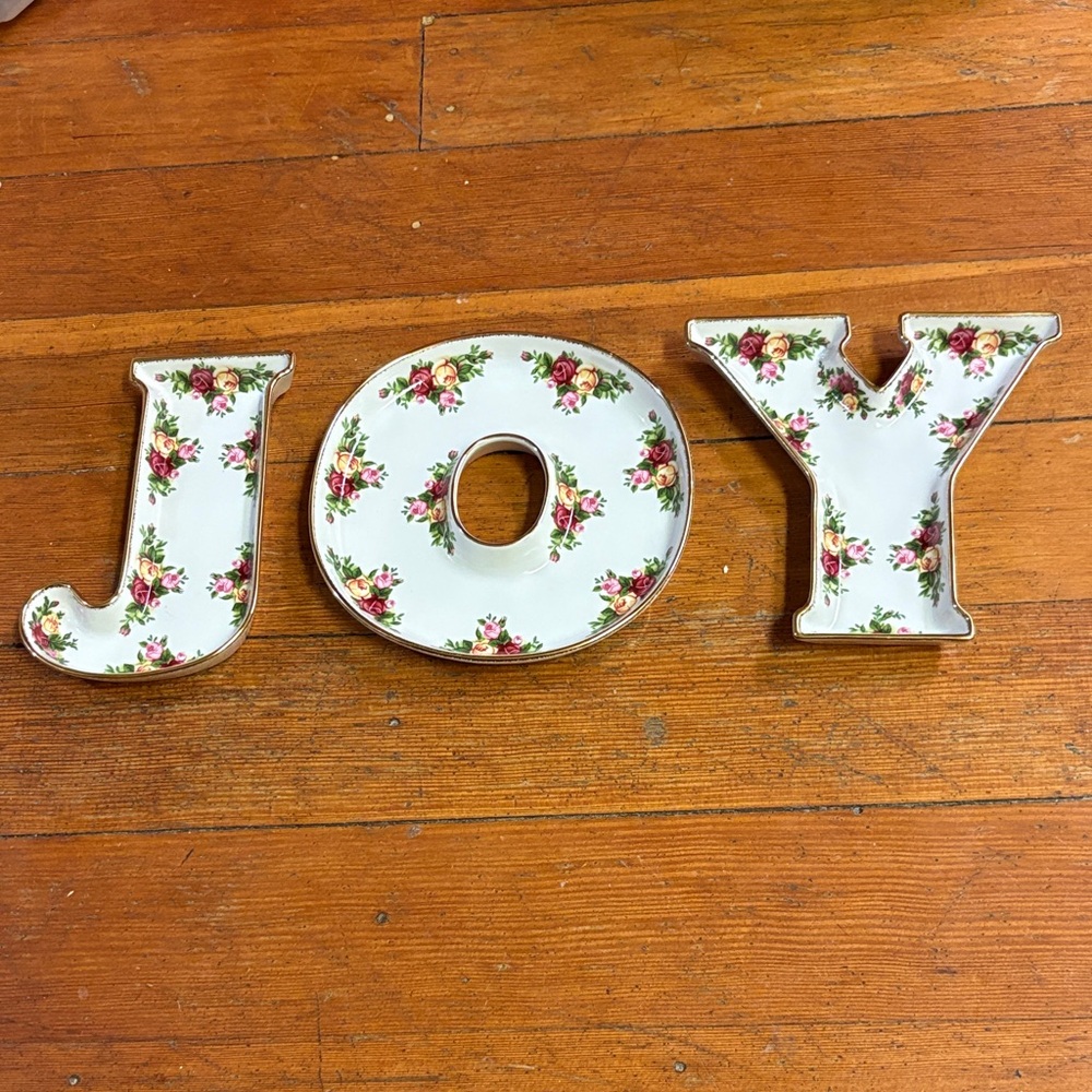 Royal Albert OLD COUNTRIES ROSES J O Y   6*6 inches each letter candy dishes